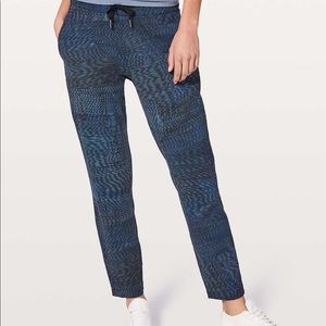 Lululemon on the fly pant luxtreme size 2